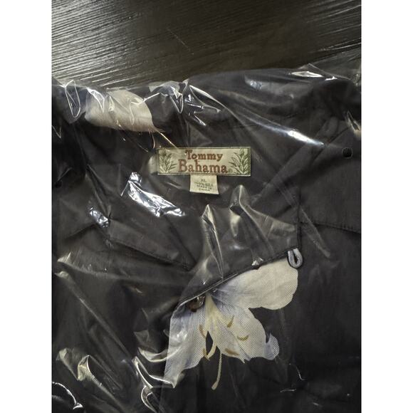 Tommy Bahama 100% Silk Mens Hawaiian Short Sleeve Shirt Gray Blue Y2K Size XL - Picture 8 of 9
